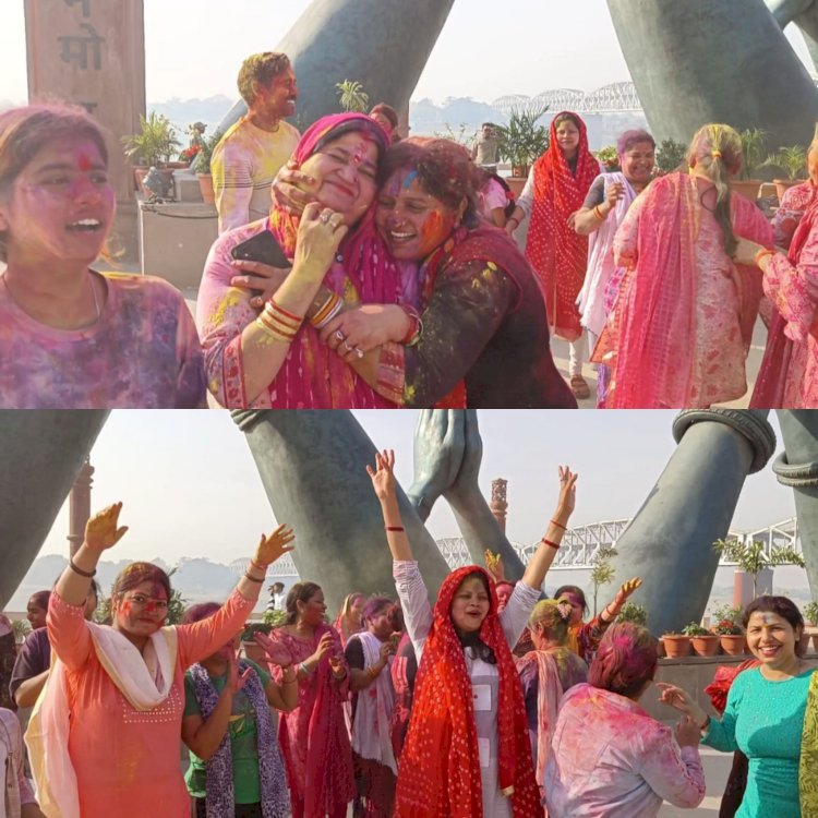 गोवर्धन धाम पर एक दूसरे को अबीर गुलाल लगाकर बड़े ही हर्षोल्लास के साथ मनायी होली दी बधाई