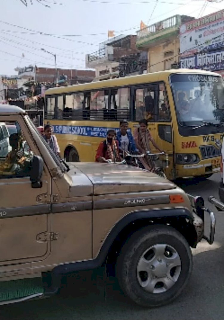 चारों तरफ जाम से लोगों को आने-जाने में काफी असुविधाओ का सामना करना पड़ रहा 